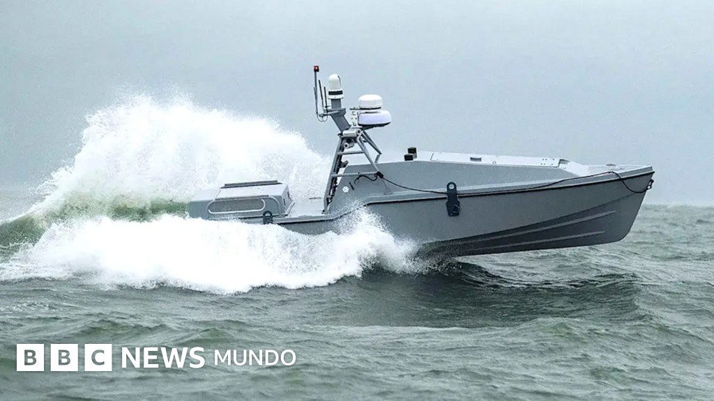 Cómo es el dron marítimo con el que EE.UU. rescató a los tripulantes del helicóptero Apache derribado en el estrecho de Ormuz