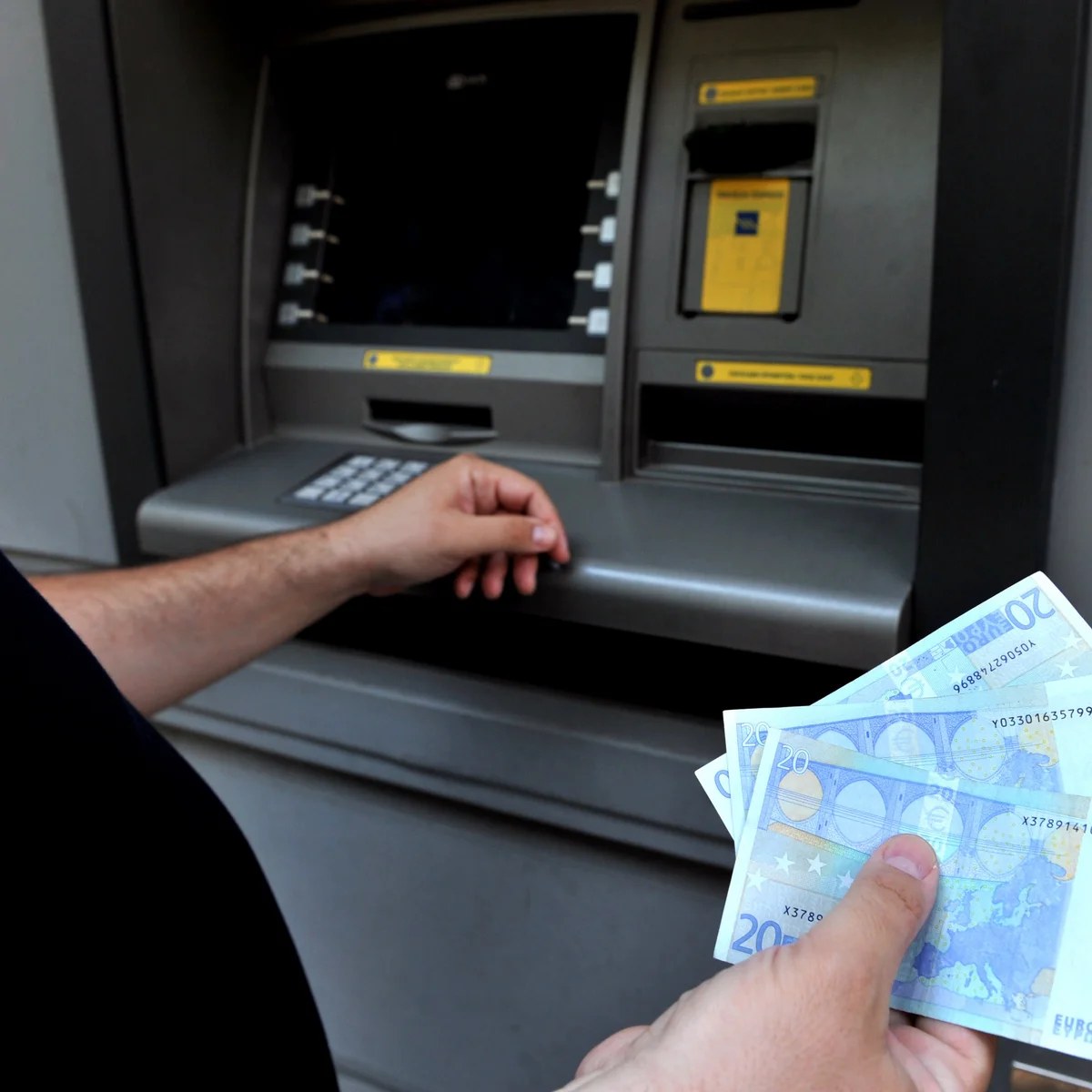 Anxiety over war, wildfires and cyber-attacks leads to growth in cash stocks in EU
