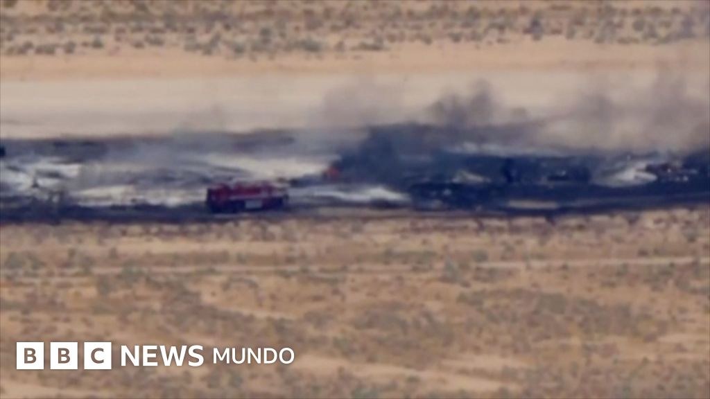 Mueren 8 personas en un avión B-52 de la Fuerza Aérea de EE.UU. que se estrelló tras despegar en California
