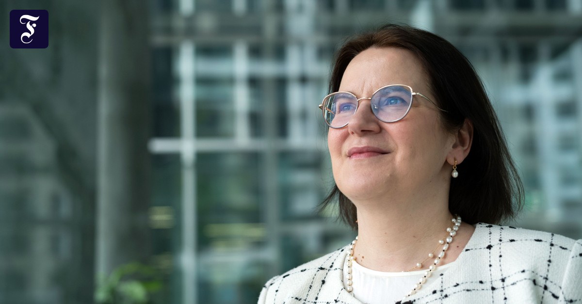Estland: Eine Digitalministerin, die Bücher liebt
