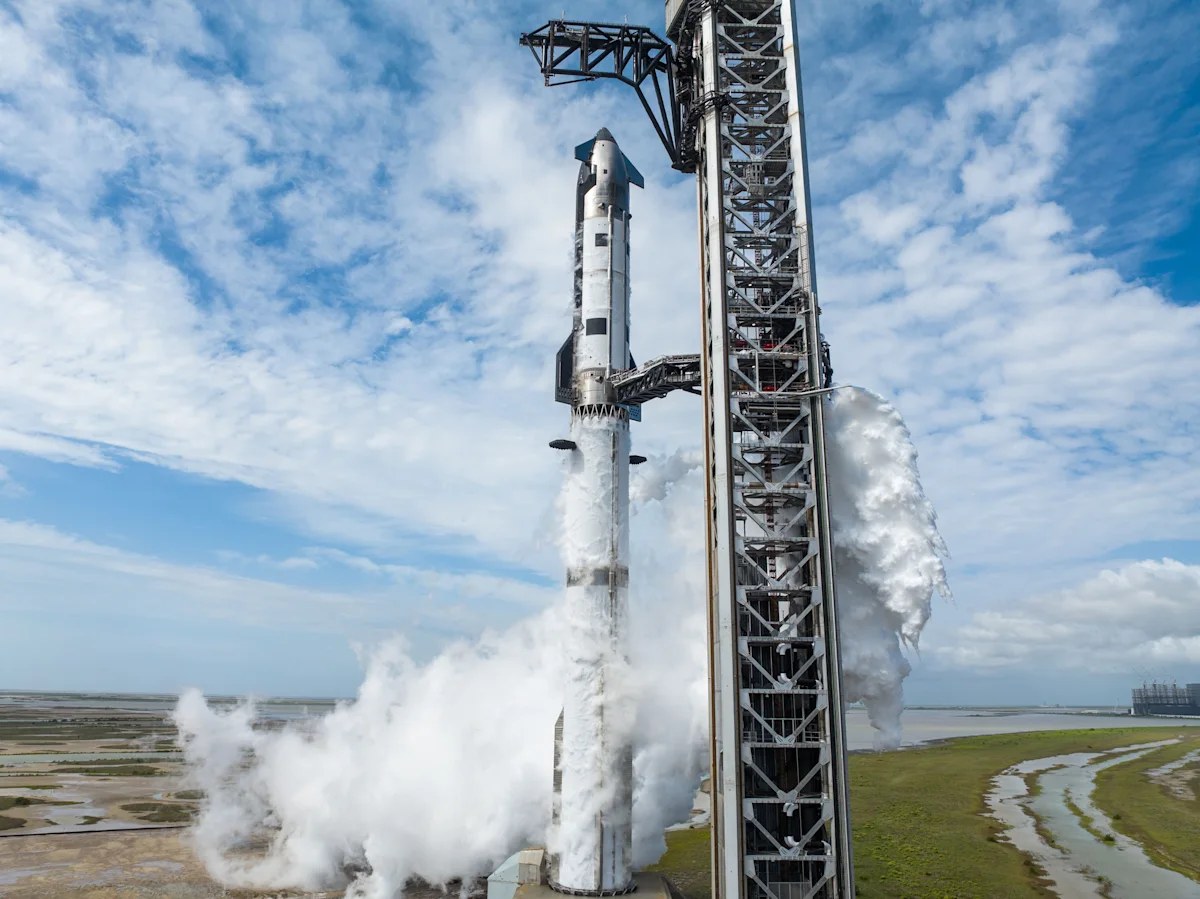 SpaceX falls to $135 IPO price ahead of Starship launch