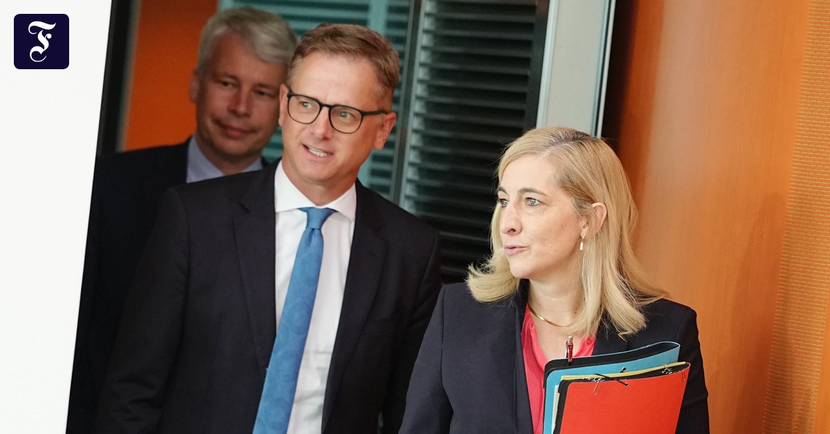 Amtsübernahme von Nina Warken: Linnemann muss mehr Markt wagen