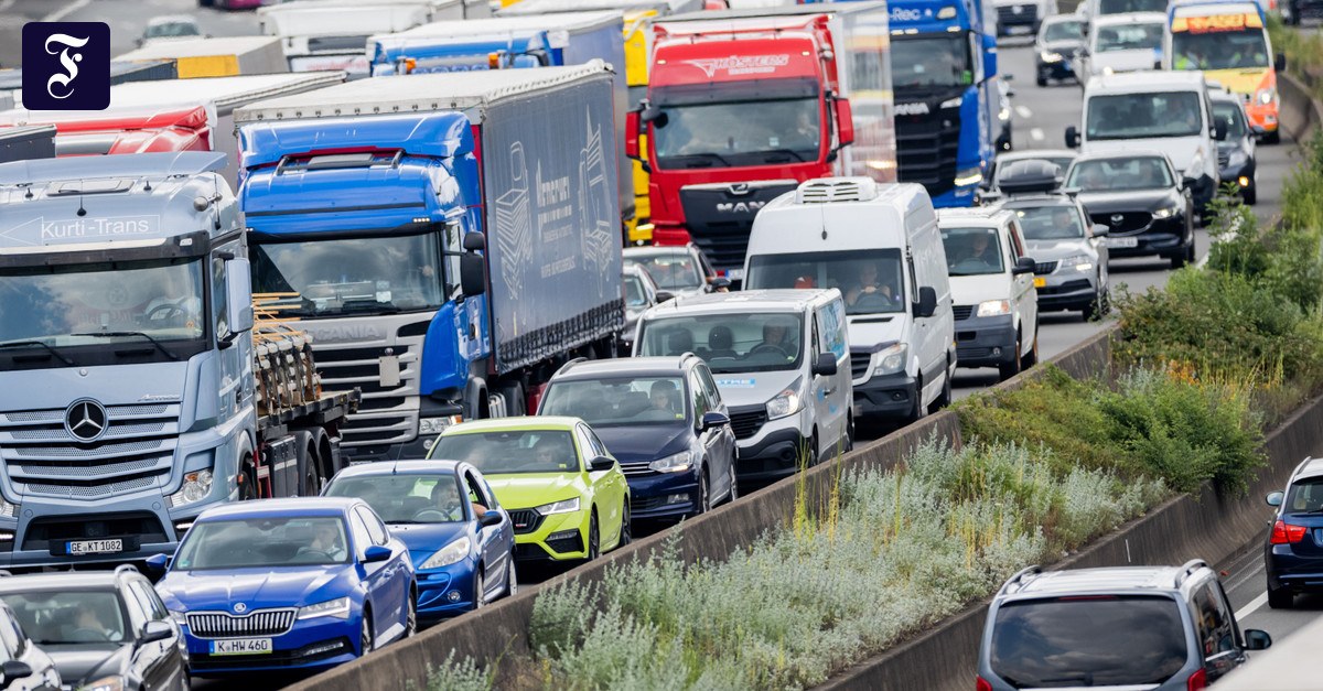 Niedrige Flusspegel: Umweltschützer kritisierten Lockerung von Fahrverboten für Lkw
