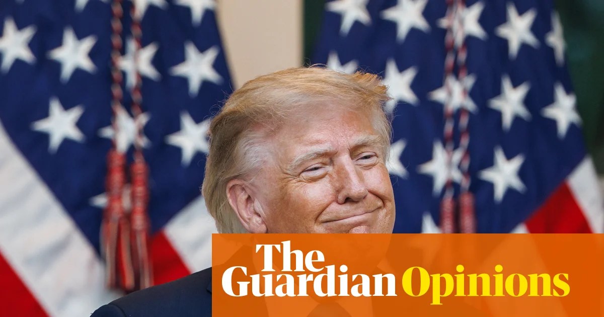 La popularidad de Trump se está desplomando, mientras su fortuna no deja de crecer | Arwa Mahdawi