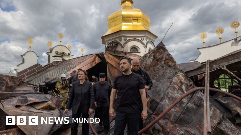 Las imágenes de los daños sufridos por la histórica catedral Dormición de Kyiv tras un ataque ruso