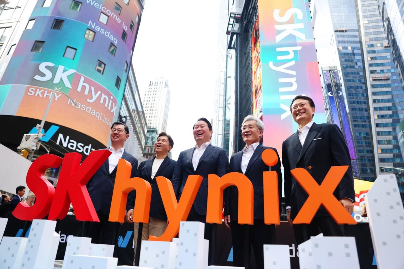 Retail-trader 'bottleneck bros' eyeing AI supply chain can't wait for SK Hynix options