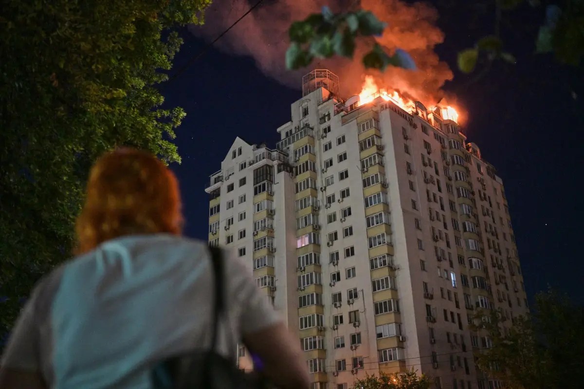 Missiles strike Kyiv districts, alert later lifted, officials say