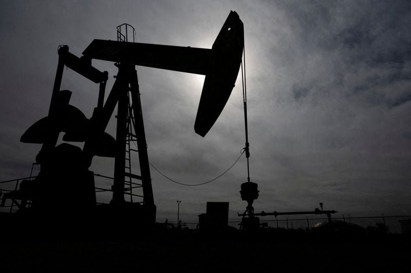 Oil rises as Trump repeats Iran attack threat