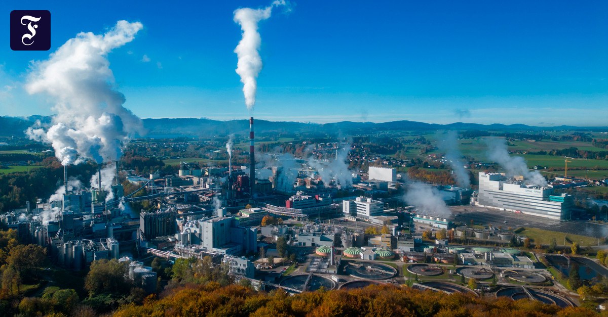 fehlende Wettbewerbsfähigkeit: Faserkonzern Lenzing plant großen Stellenabbau und Standortverkäufe