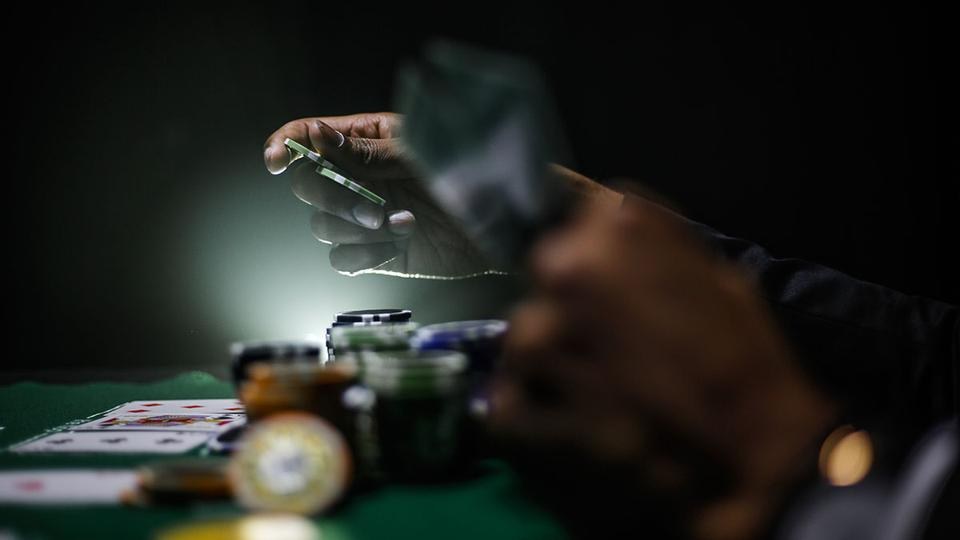 Hyperliquid, Uniswap and Worldcoin buck crypto slump as traders chase AI, DeFi trends